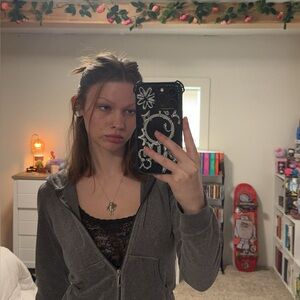 Meet your Posher, Chloe